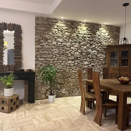 La Maison Du Puits Minervois Couette-café 3*